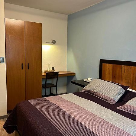 El Salto De Camela Hostal Uruapan  ภายนอก รูปภาพ