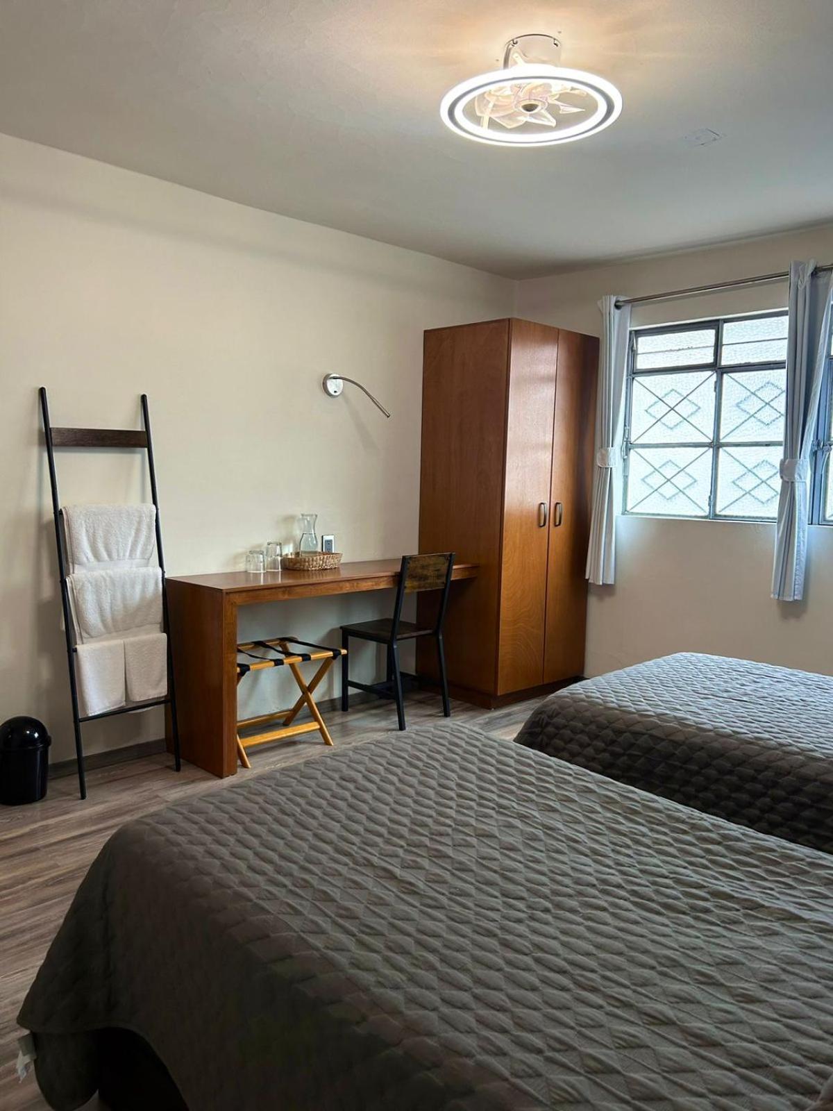 El Salto De Camela Hostal Uruapan  ภายนอก รูปภาพ